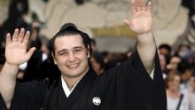 Котоошу и Аоияма тръгнаха с победи в Токио