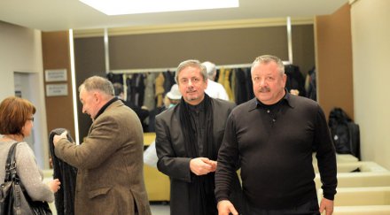 ставрев стъклен дом преодоля срама бил агент снимки