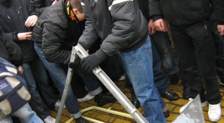 фенове ювентус пердашат тояги пръти парма