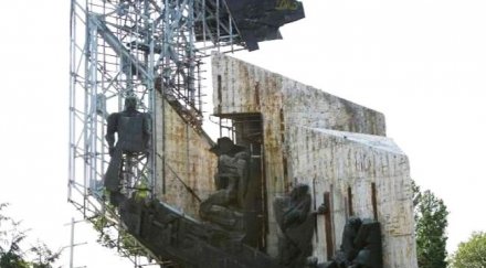 статуя аспарух вместо паметника ндк