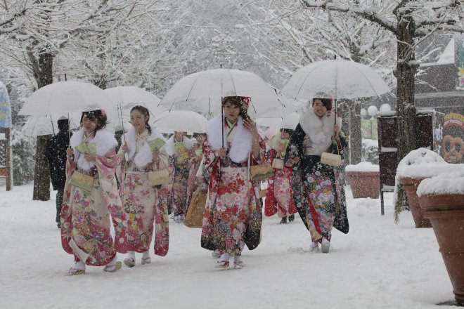 Стихийни бури нарушиха спокойствието в Япония