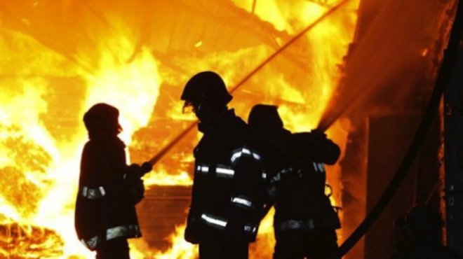 Пожар гори в центъра на Варна
