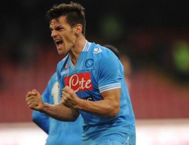 Наполи продължава да мечтае след класика над Палермо