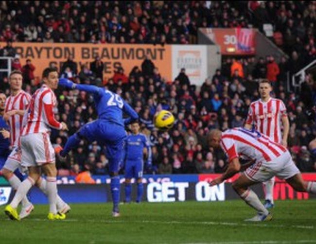 Нападател с два автогола при разгромна победа на Челси