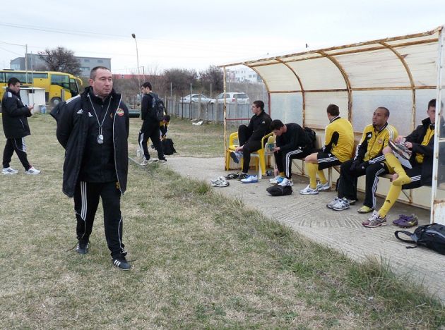 Мъри Стоилов бесен от лошите терени в Гърция