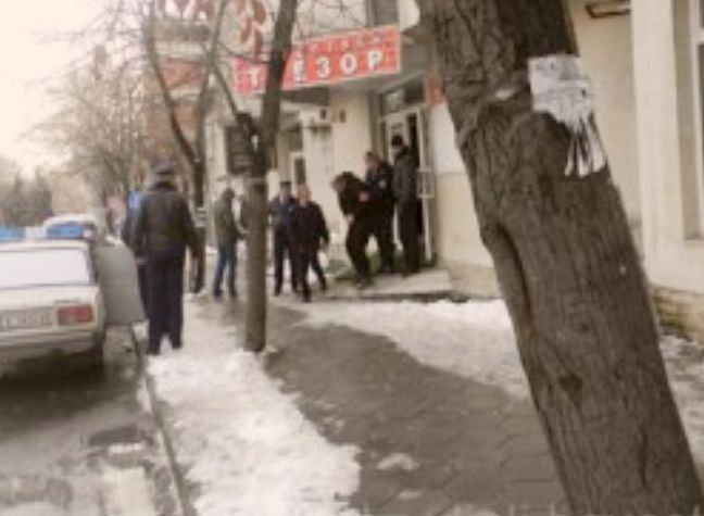 УНИКАЛНО: Ченгета върнаха бандити в обран трезор