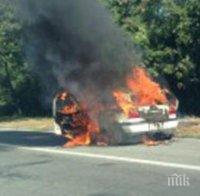 Огнен ад! Кола се подпали в движение!
