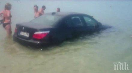 жена паркира колата морето объркала спирачката газта