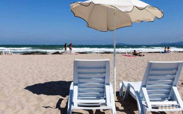 Внимание! Краста дебне от шезлонгите
