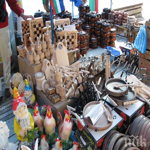 Над 20 занаятчии от цялата страна участват в изложение в Бургас