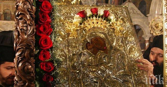 Посрещат тържествено в Созопол чудотворната икона „Света Богородица”