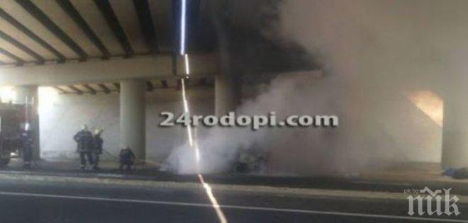 Кола на гастарбайтери пламна в движение!
