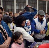 Над 51 000 мигранти са минали през Македония от юни досега
