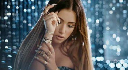 спипаха гери никол върти любов двама братя запива клубовете непълнолетна