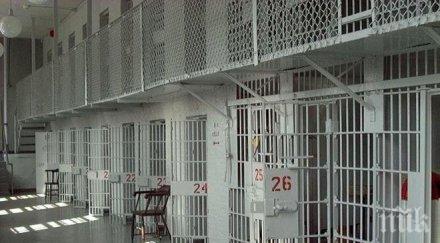 години затвор грози двама перничани скочили полицаи
