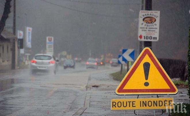 Един е загинал, а друг е тежко ранен при свирепа буря във Франция