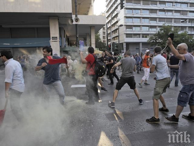 Гръцката полиция е използвала зашеметяващи гранати срещу нелегалните мигранти
