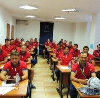 Звездни ветерани тръгнаха на училище