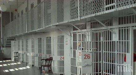 турция премести арестуваните британски журналисти друг затвор