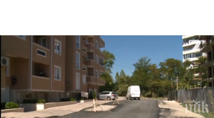 прясно асфалтирана улица заприлича шахматна дъска