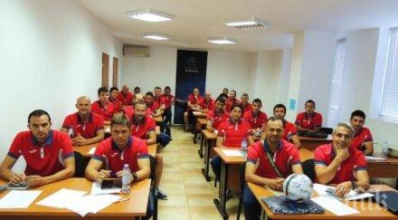 звездни ветерани тръгнаха училище