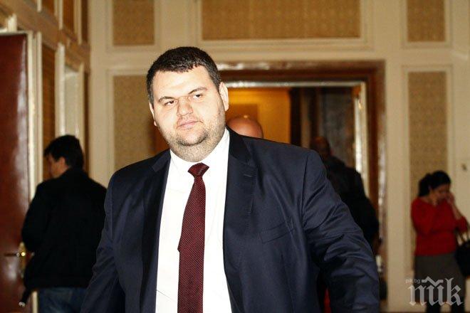Пеевски в парламента: Ето, тук съм 