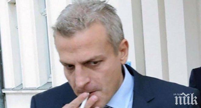 САМО в ПИК! Здравният министър Петър Москов се държи като мутра! Заместникът на Радан пуши като комин, държи краката си върху бюрото!