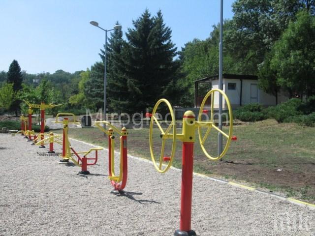 Модерна площадка за стрийтфитнес откриват в Брезник