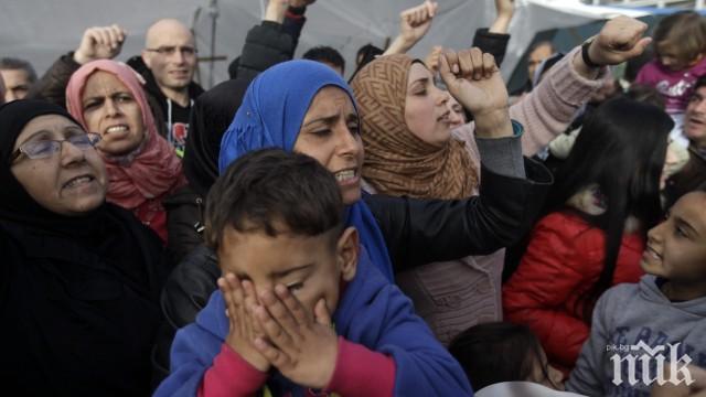 Нови групи бежанци пристигат в Атина в навечерието на важна дискусия за имиграцията