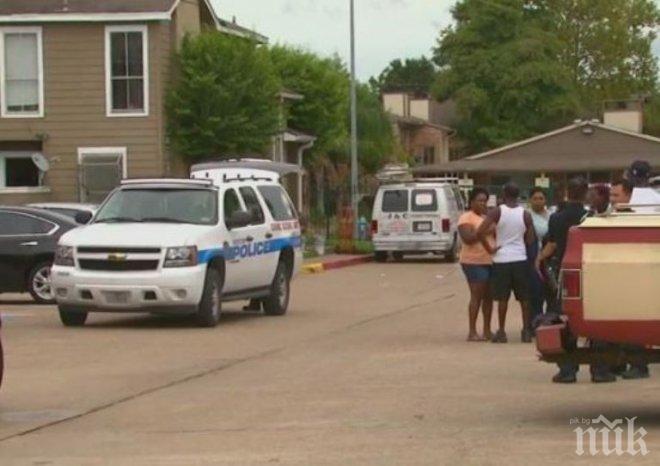 Нелепо! Младеж се застреля в гърлото докато си прави селфи
