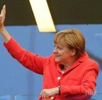 Меркел подклажда кризата с бежанците в Европа, обвини я Фараж