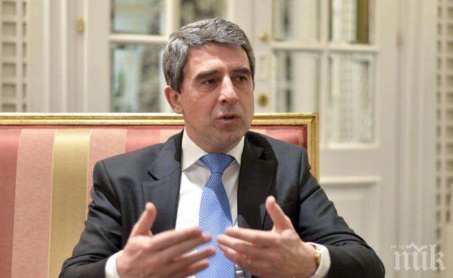 Президентът следи ситуацията с бежанския поток