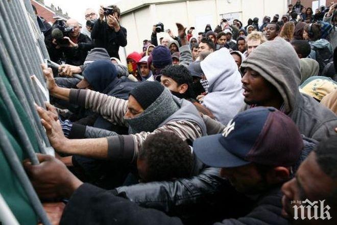 Гръцката полиция е използвала сълзотворен газ срещу мигранти на остров Лесбос
