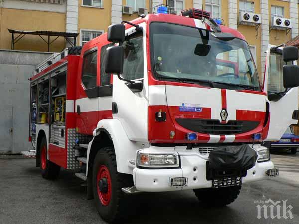 Пожар пламна в района на 4-и километър в София (обновена)