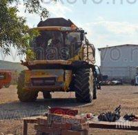 Комбайн пламна в нива със слънчоглед