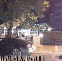 Гадост! Автобус от градския транспорт отнесе вратата на гъзарско ауди в Бургас (снимки)