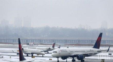 евакуират летището лос анджелис заради бомбена заплаха