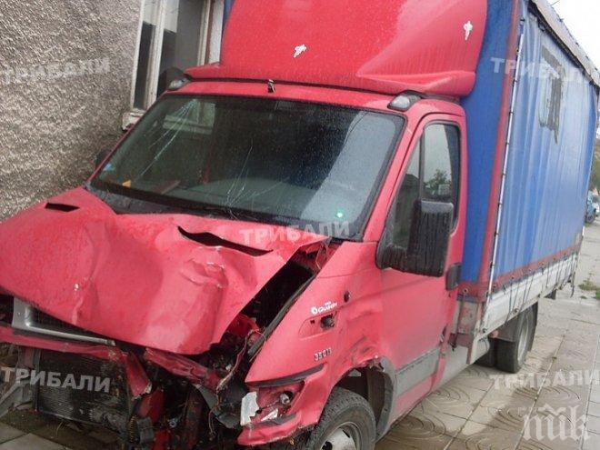 Шофьор блъснал паркирана кола и избягал