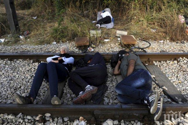 Унгария не допуска влакове с бежанци от Сърбия 