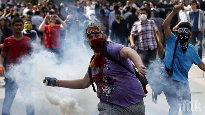 Фенове на Ердоган нападнаха с камъни опозиционна медия