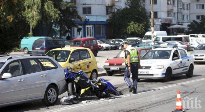 Вижте снимки от касапницата в Люлин, тузарски джип причинил автомелето и избягал!