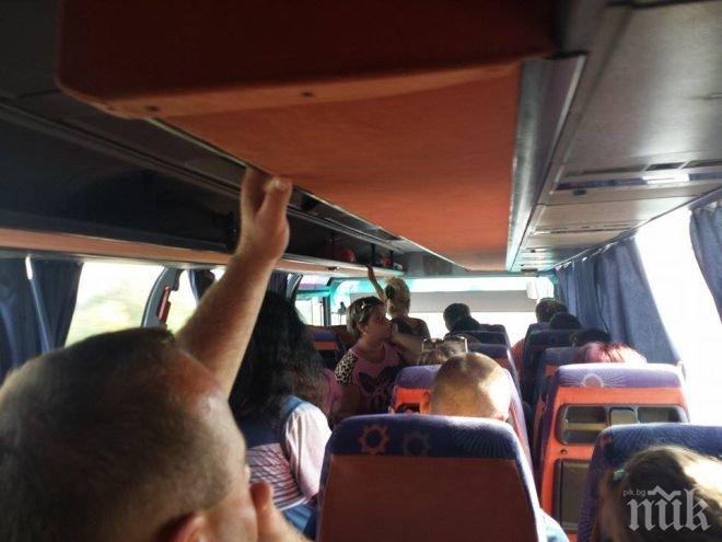 ЕКСКЛУЗИВНО В ПИК! Истински кошмар с автобус на фирма Торре! Пътници се катерят един върху друг! Управителят се подиграва с хората! (снимки)