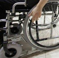 Помогнете на децата в инвалидни колички