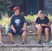 Атракция! Maйката на Стоичков нахлу на терена: Ицо ще ви е*е майката, като вземе футбола! (снимки)