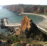 На път е да изчезне Болата - най-красивият залив в България На път е да изчезне Болата - най-красивият залив в България