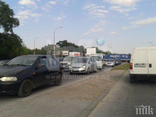Адски задръствания парализираха Пловдив

