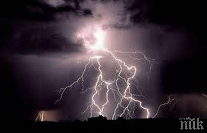 Милииони бутилки бърбън станаха жертва на мълния