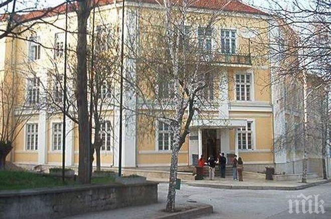 Наглост! Счетоводителка на ловешко училище присвоила над 100 000 лева