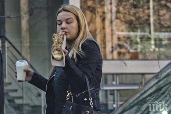 Грахич не може да спре да се шари! Стана конкуренция по мастило на Благо и Никита! (снимки)
