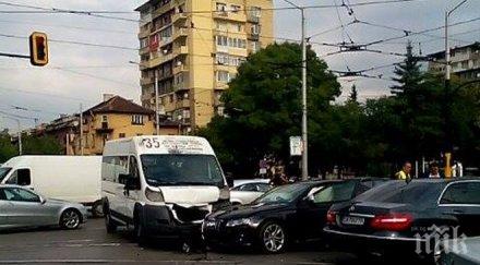 пострадалите сблъсъка маршрутка кола столицата